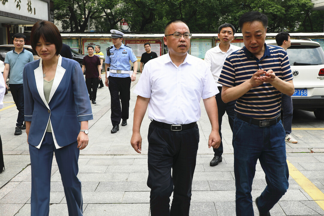 全力以赴护航高考！颜和平到高考考点现场调研检查