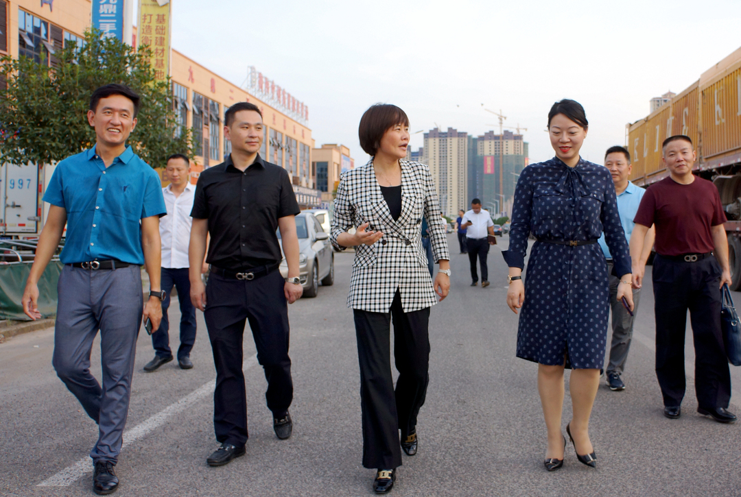 石鼓区政府深入民营企业走访调研 现场办公服务企业发展