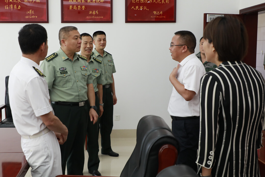 石鼓区：“八一”前夕走访慰问驻区部队，共话军民鱼水情