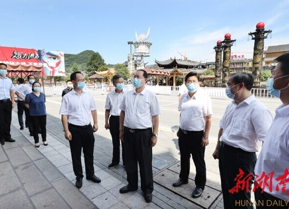 毛伟明在张家界督导检查疫情防控工作：抢时间 抢速度 坚决打赢疫情防控这场硬仗