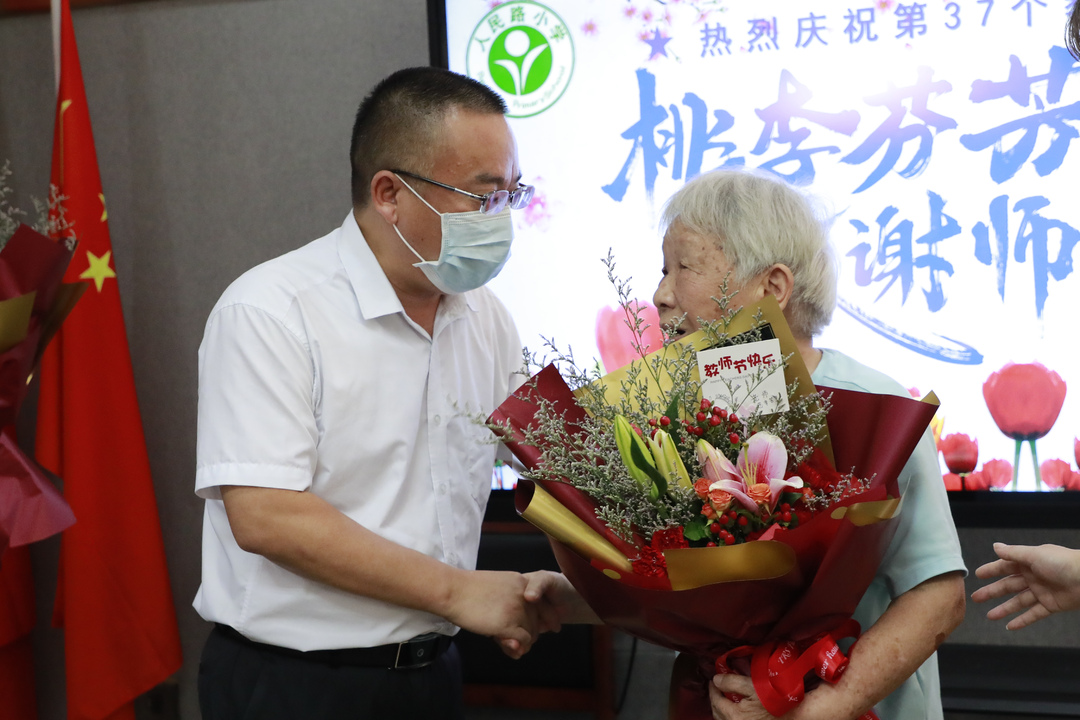 教师节前夕，颜和平看望慰问一线教师，调研教育工作