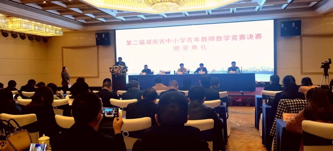 全省小学数学组第一名，胡文君喜获湖南省五一劳动奖章