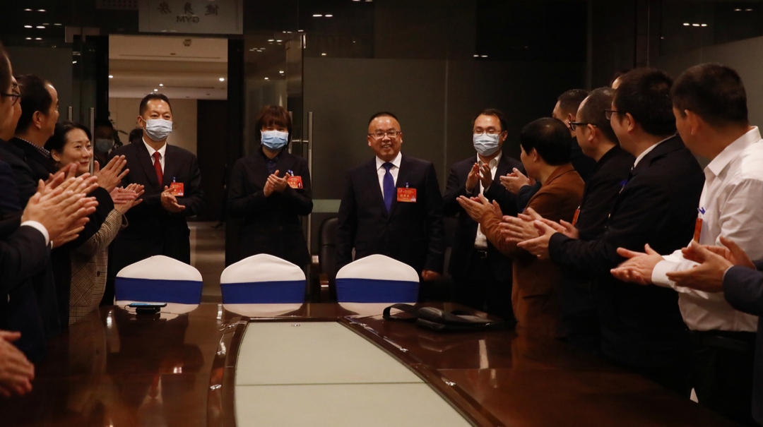 颜和平、谢海蓉等区领导带队看望驻会人大代表