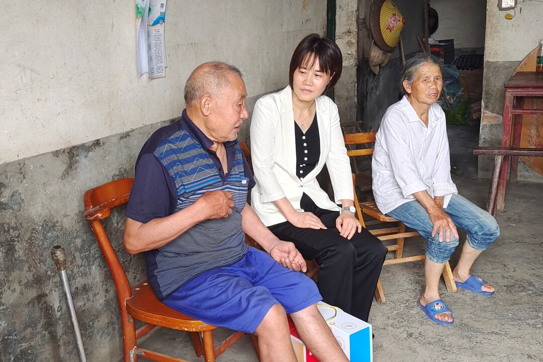 谢海蓉走访慰问乡村振兴帮扶对象