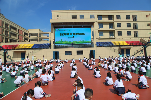 石鼓区消防救援大队走进学校开展应急演练暨培训活动