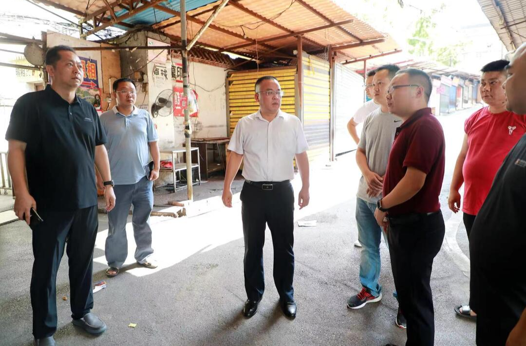 “屋场恳谈会”倾听民声，颜和平深入黄沙湾街道调研自建房安全专项整治工作