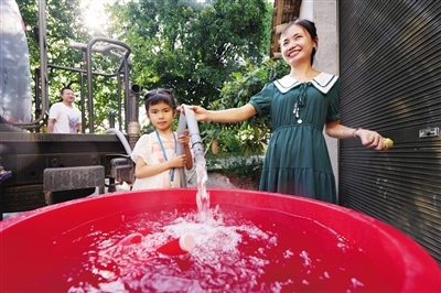《衡阳日报》头版 | 石鼓区角山镇为缺水的村民送水