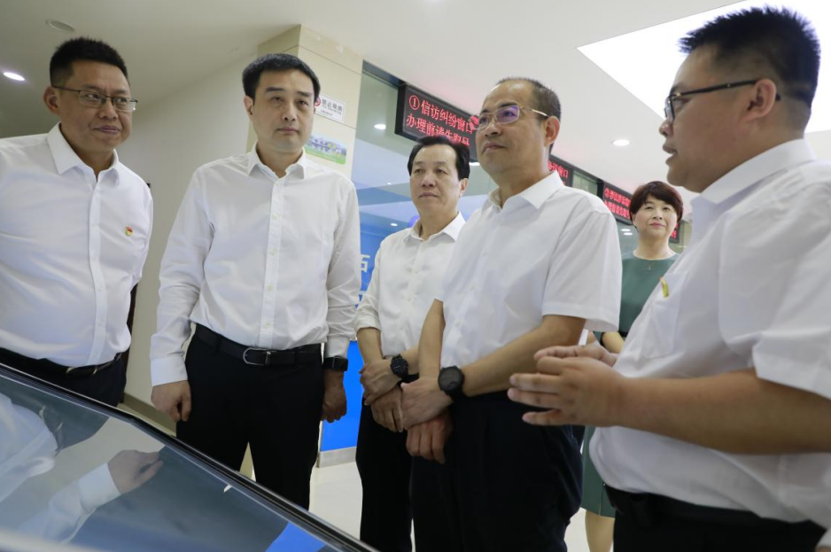 陈礼洋到石鼓区调研政法工作