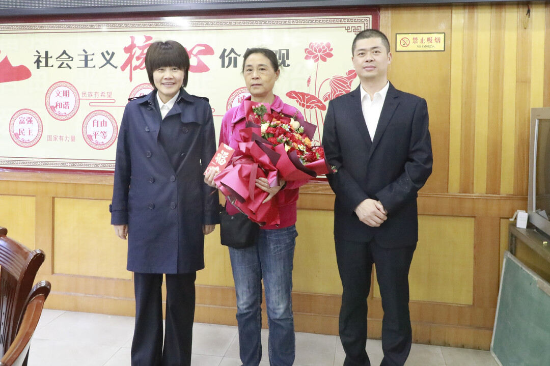 劳动光荣，奉献最美，谢海蓉看望慰问一线劳模代表