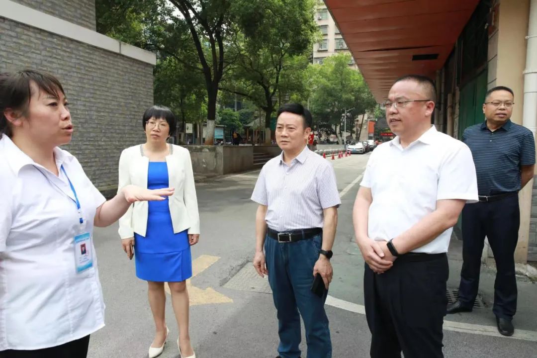 聚焦“小切口”服务“大民生”，市政协调研组到石鼓区开展“缓解停车难”专题调研