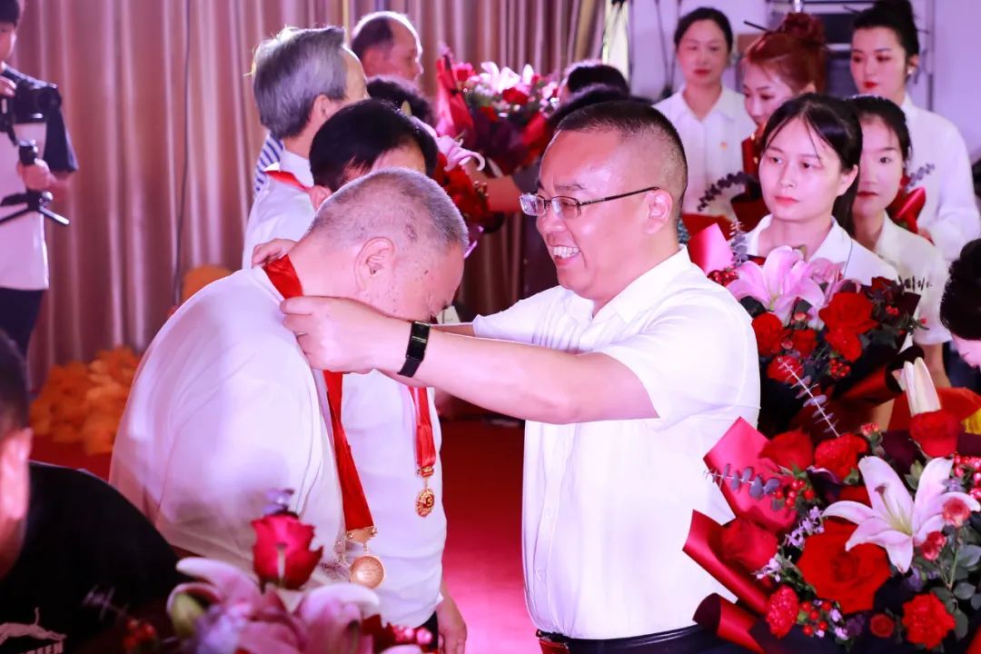 红心向党，不忘初心！黄沙湾街道举行“团结奋进新征程·凝心聚力建新功”庆“七一”文艺汇演活动