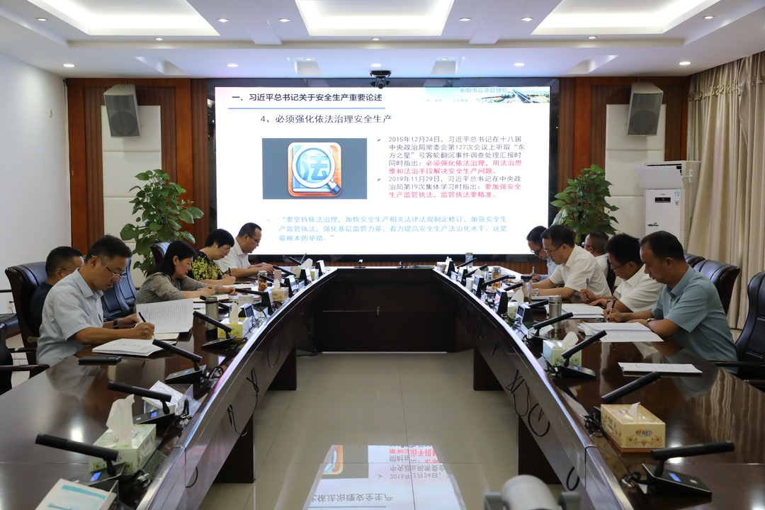 石鼓区委理论学习中心组（扩大）举行集体学习