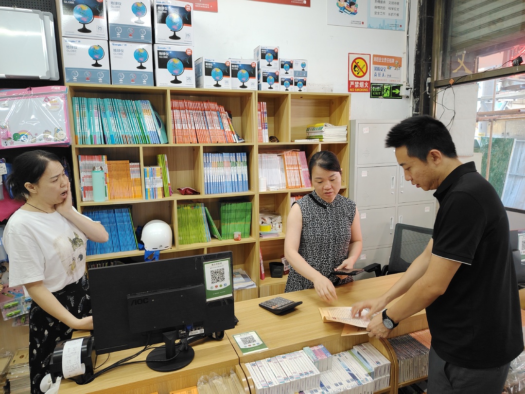 石鼓区开展“护苗”“净网”宣传暨“扫黄打非”及安全生产暑期专项督查活动