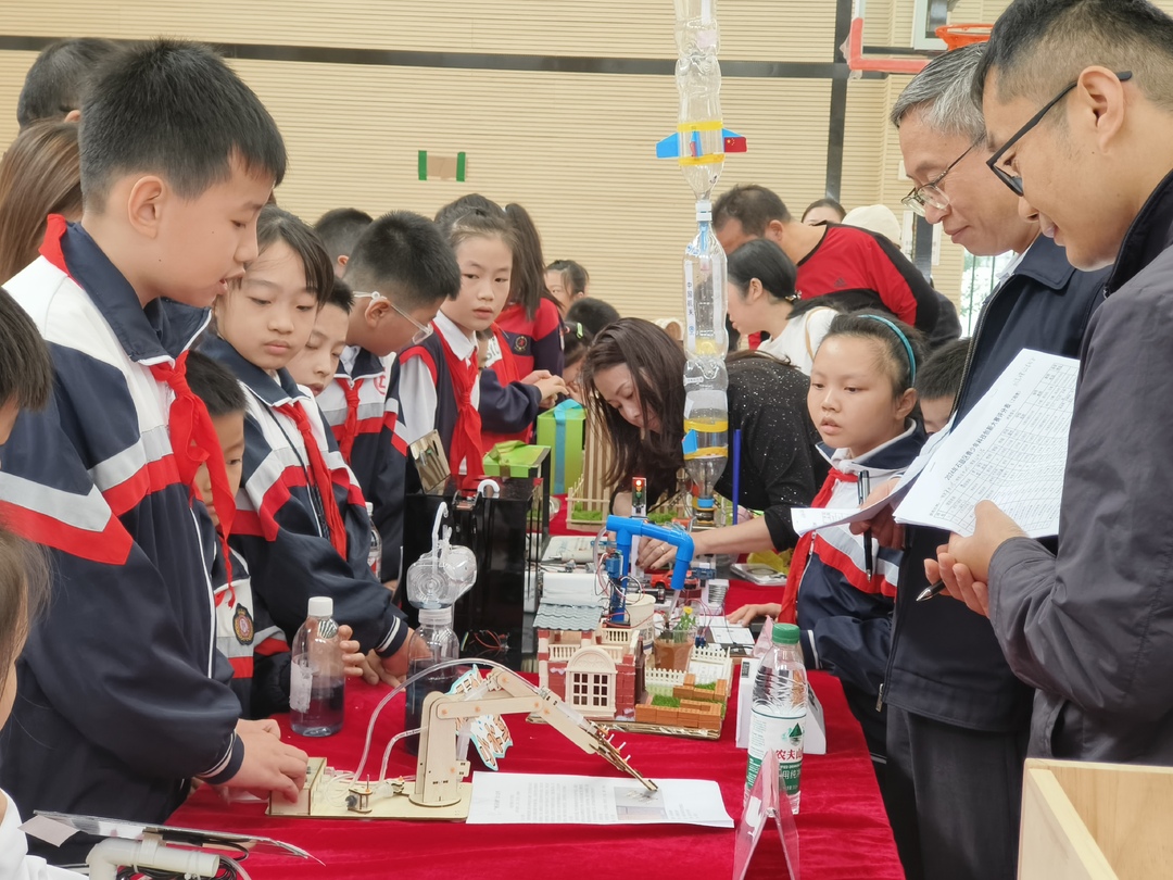 让科学家精神种子深植学生心田，石鼓区举办青少年科创大赛