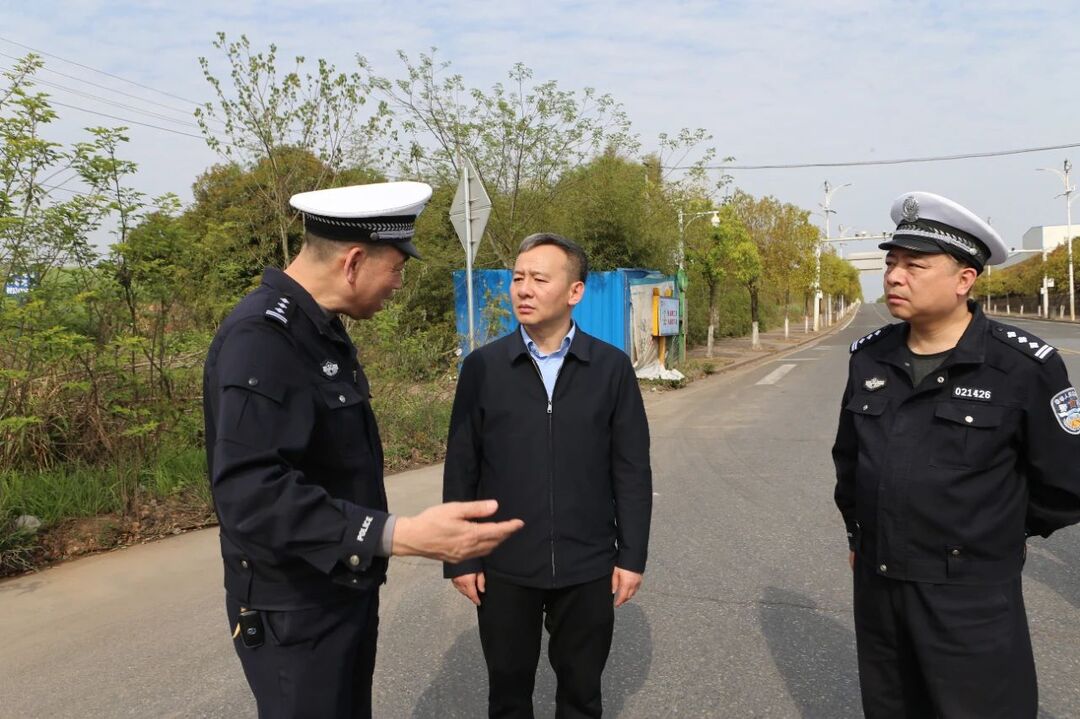 赵波督导安全生产、地质灾害防范、森林防灭火和清明祭扫等工作
