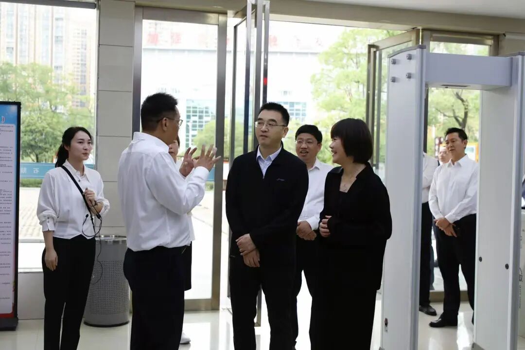 中央政法委调研组来石鼓区调研综治中心工作