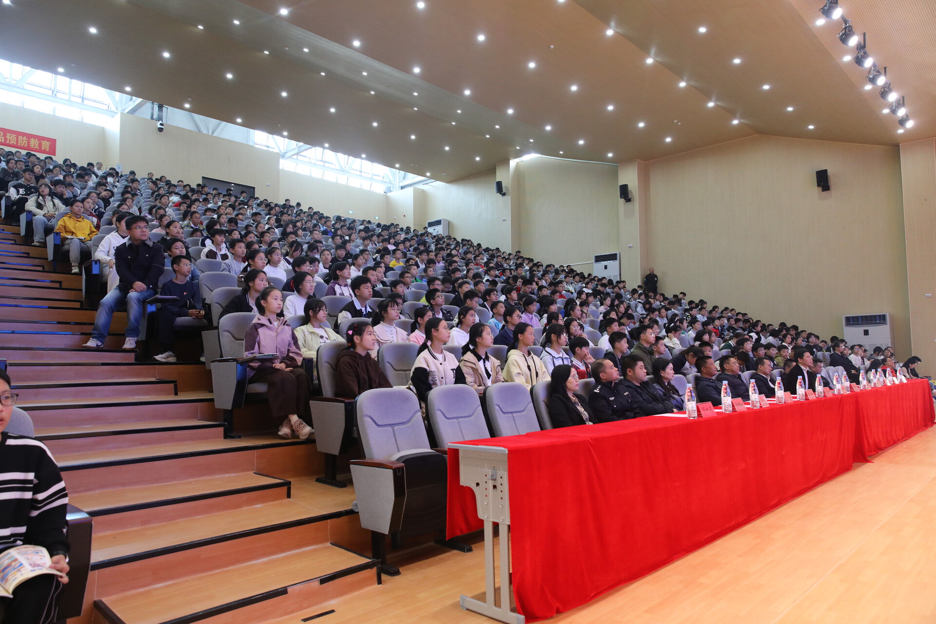 筑牢青春防护墙！石鼓区"平安校园"宣传进校园活动