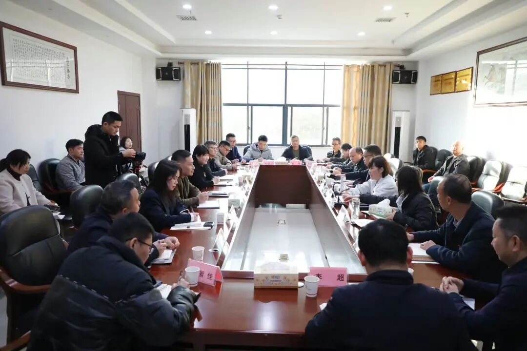 奋力开创高质量发展新局面！谢海蓉到区属国有企业开展党的二十届四中全会精神微宣讲