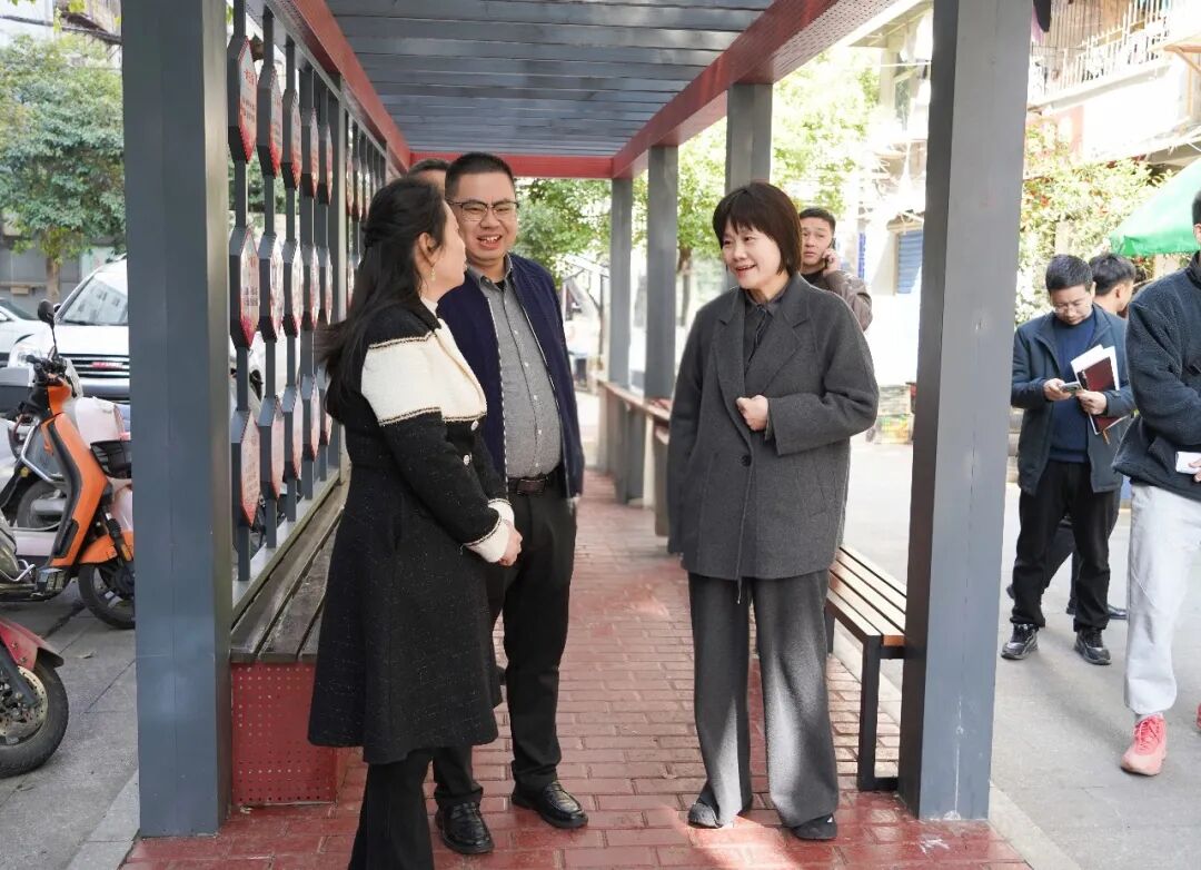 谢海蓉调研城市内涝点治理和新消费场景建设工作