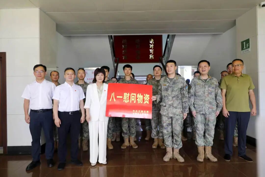谢海蓉、赵波带队开展“八一”走访慰问活动