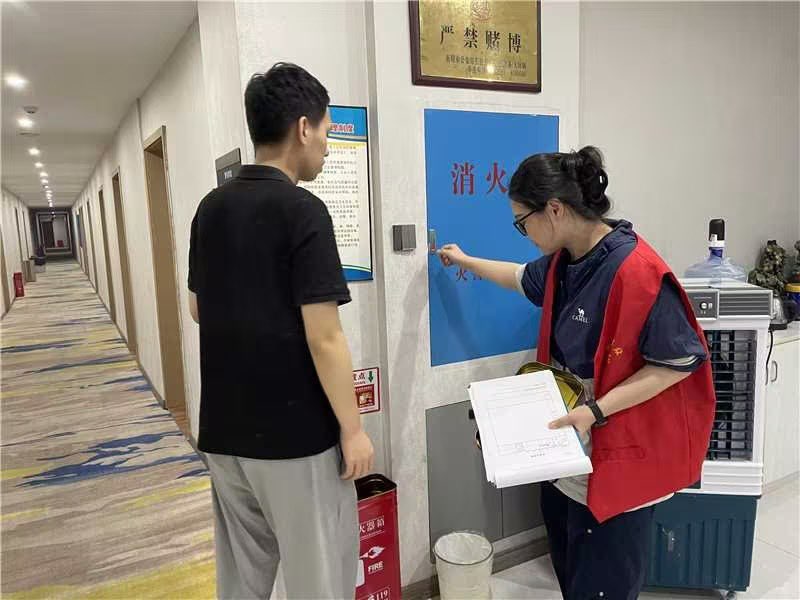 石鼓区开展“平安雁城”消防安全集中夜查行动