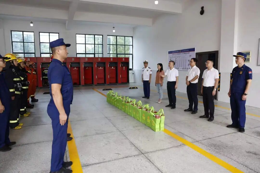 赵波开展“送清凉”慰问活动