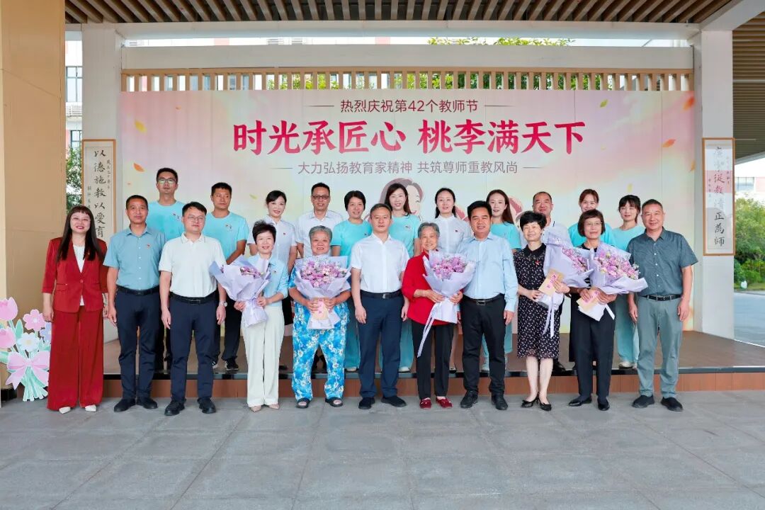 办好人民满意的教育！赵波看望慰问名优教师并与一线教育工作者交流