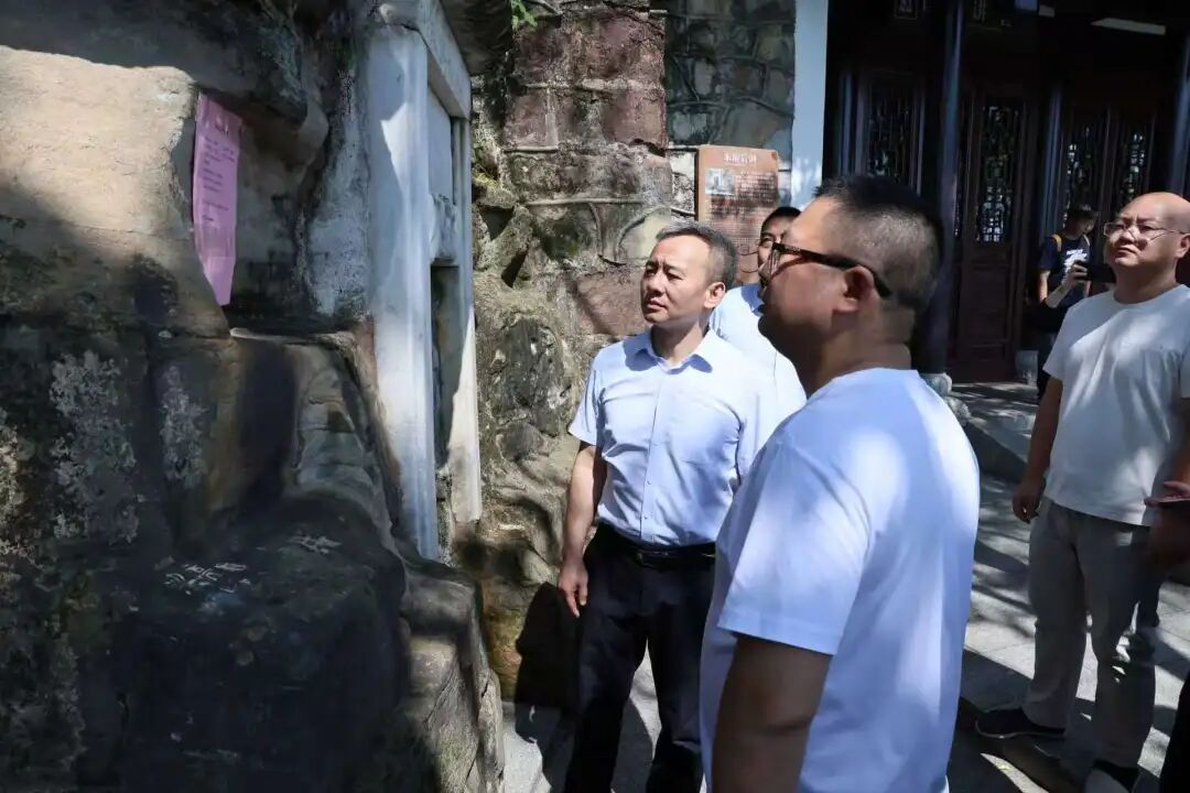 赵波督导溶洞排查整治、秸秆综合利用等工作，并开展巡田