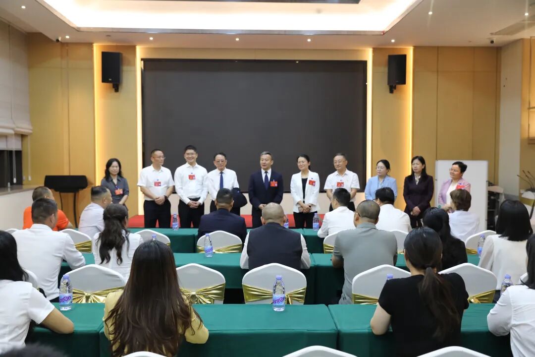 为石鼓高质量发展汇聚人大力量，赵波带队看望区人大代表