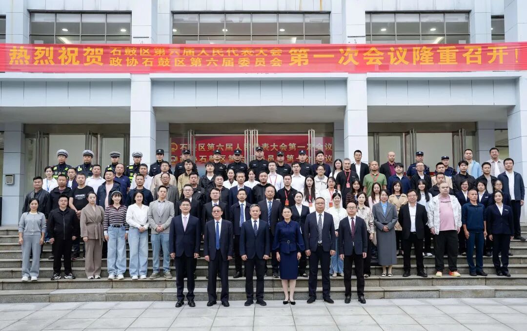 致敬幕后守护者！区领导看望慰问两会工作人员