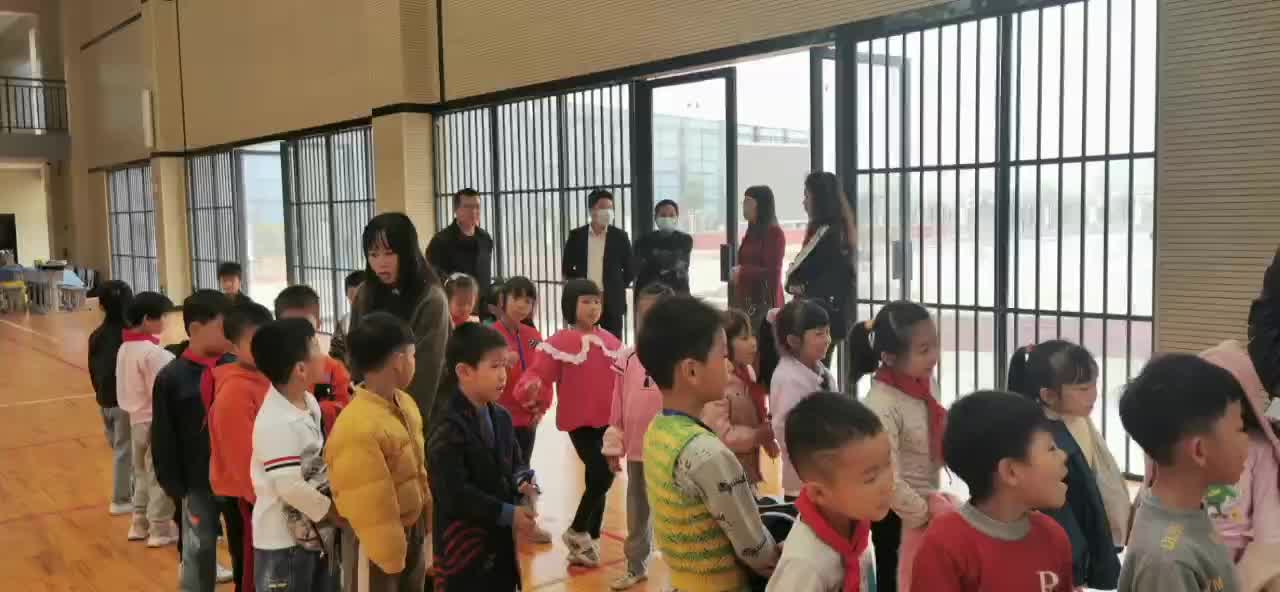 视频 | 都司街华耀城小学组织学生接种新冠疫苗