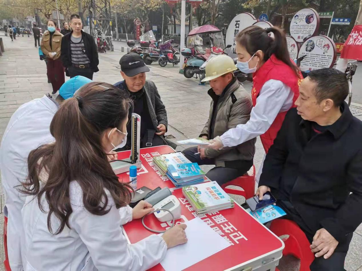 潇湘街道社区卫生服务中心开展新冠疫苗“加强针”宣传活动