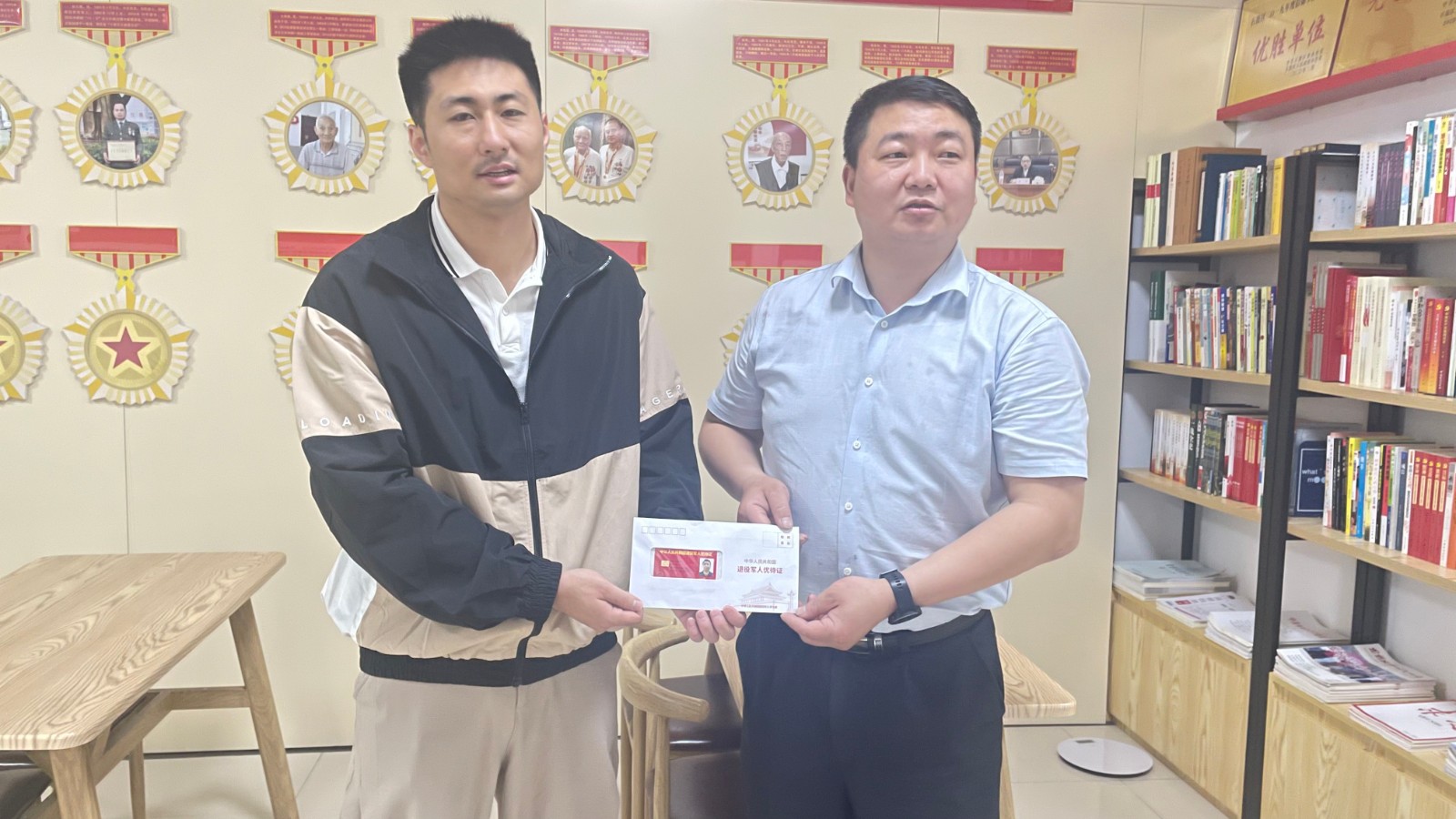 石鼓区首张退役军人优待证送达