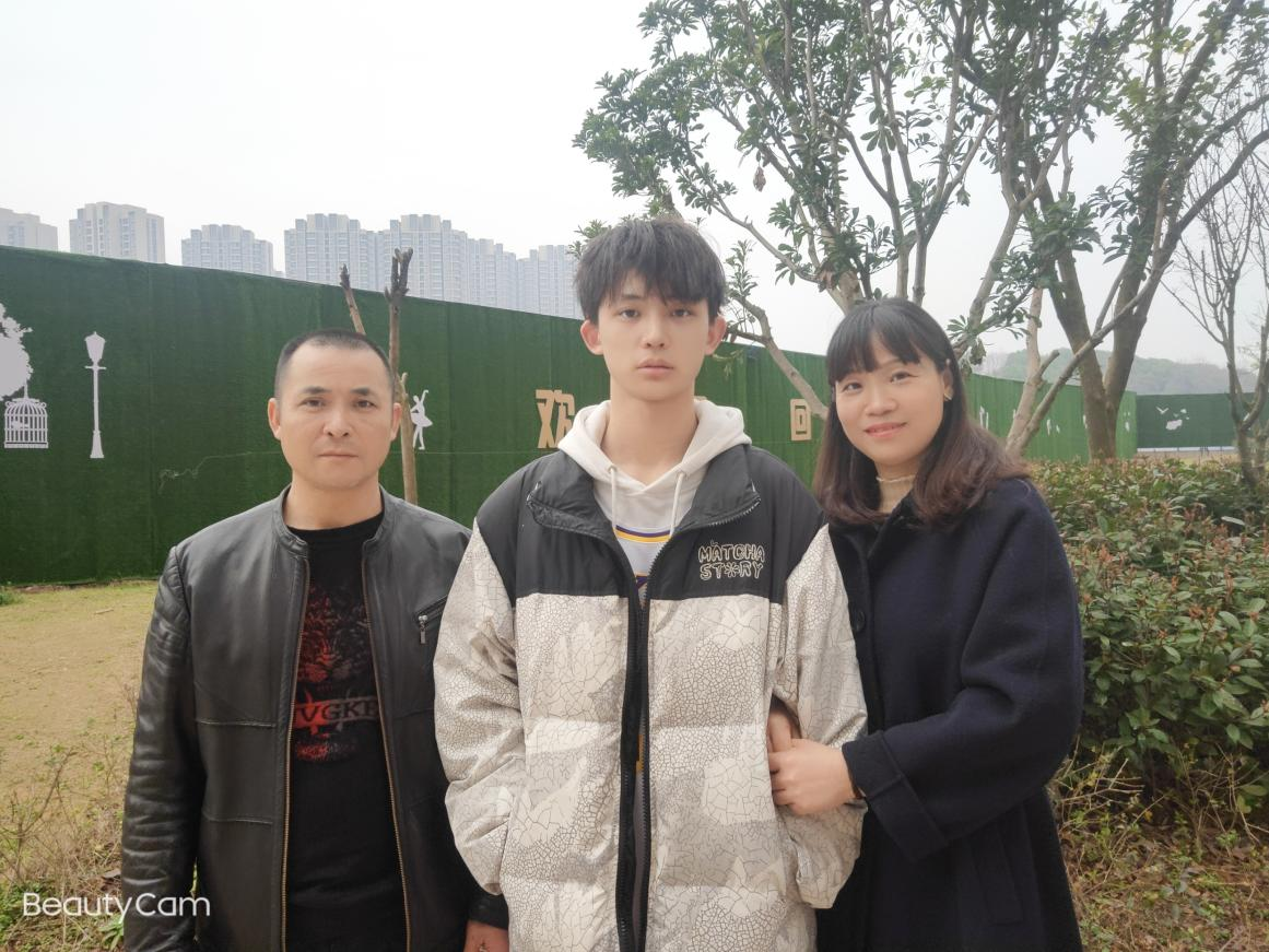 张永梅家庭被石鼓区委授予“石鼓区最美清廉家庭”荣誉称号