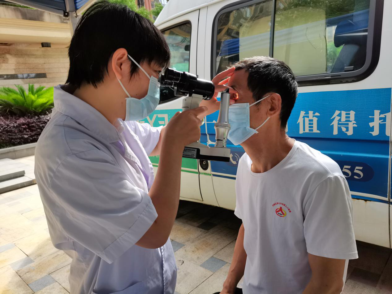 关爱眼部健康，黄沙湾街道社区卫生服务中心联合爱尔眼科医院开展义诊活动