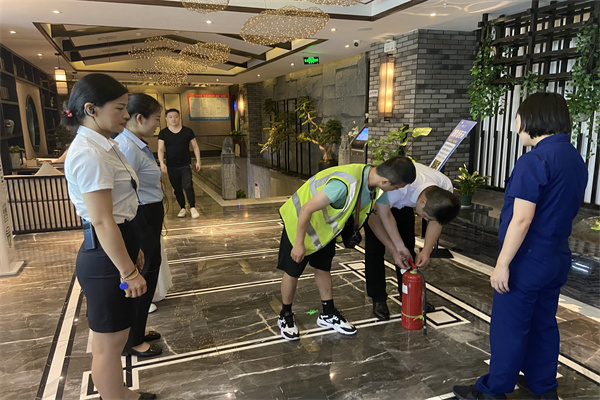 石鼓区消防救援大队深入辖区重点单位开展消防安全培训