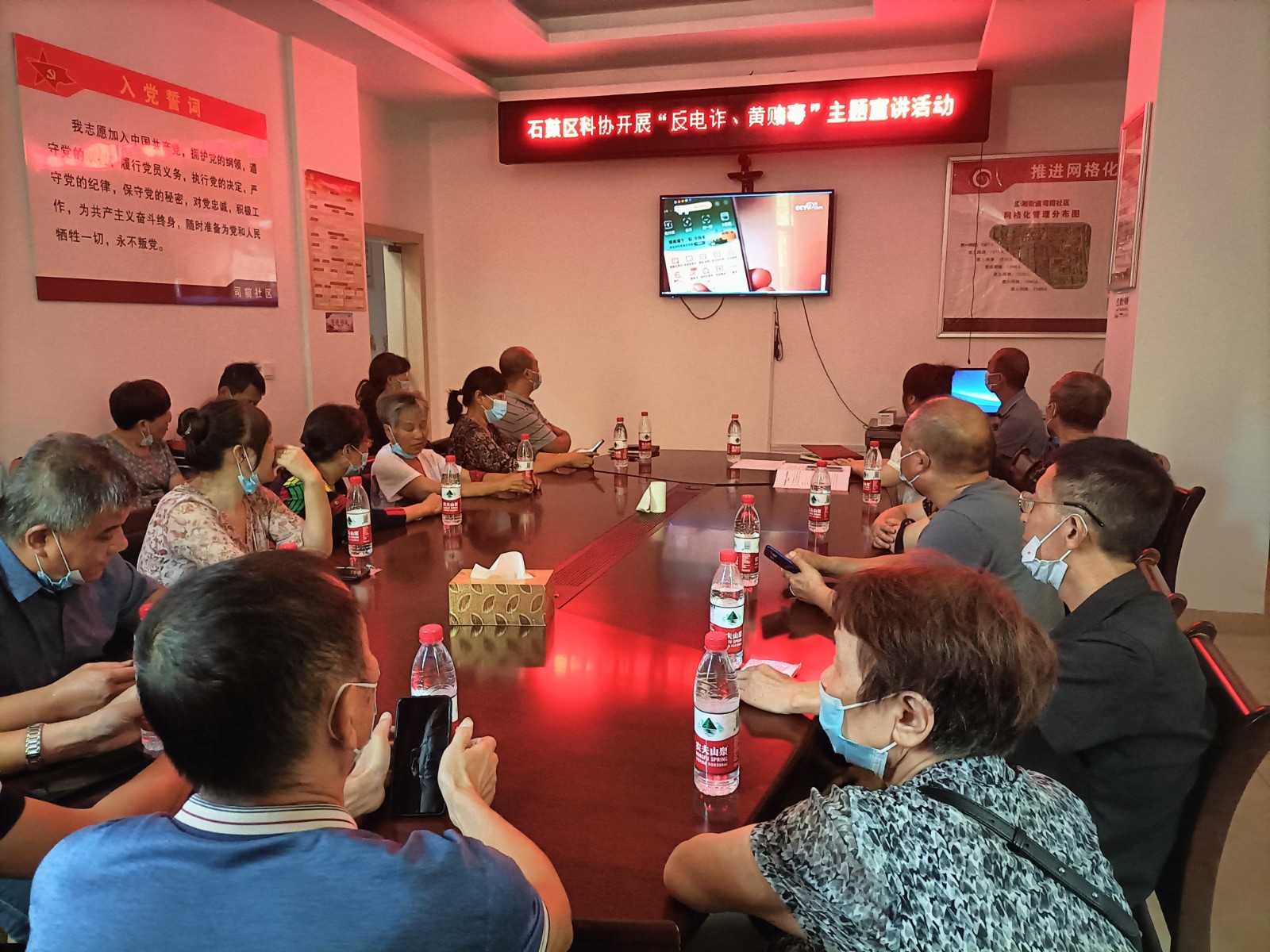 石鼓区科协组织新时代文明实践志愿服务科技志愿者队开展“反电诈、黄赌毒”主题宣讲活动