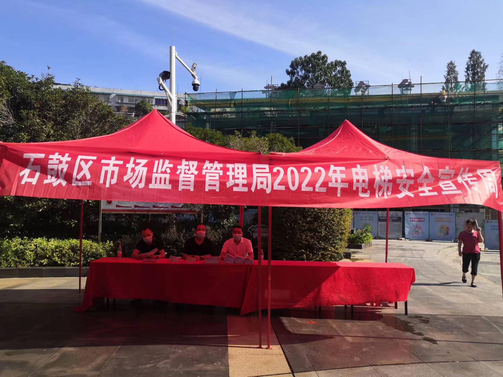 一老一小，安全乘梯——区市场监管局开展2022年电梯安全宣传周宣传活动