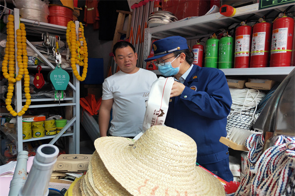 石鼓区消防救援大队开展消防产品精准入户宣传活动