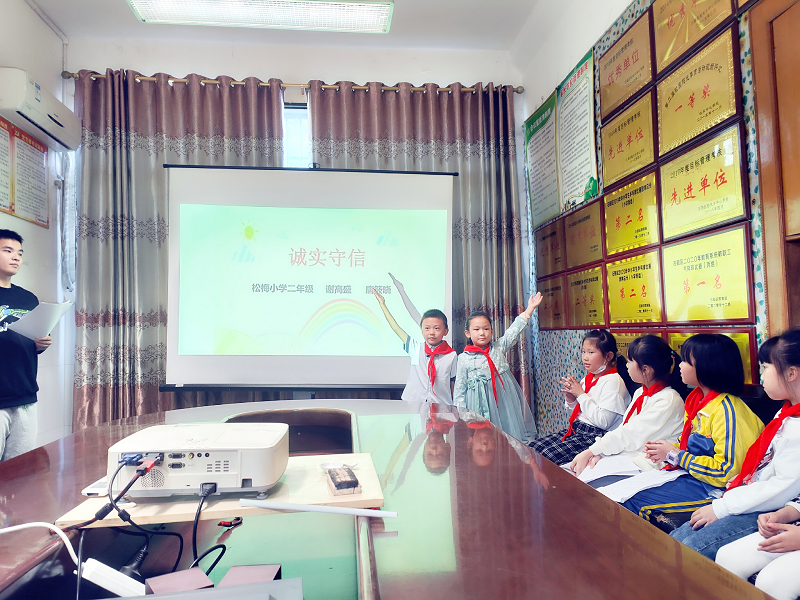 石鼓区松梅小学开展“敬廉崇洁 诚信守法”主题演讲比赛