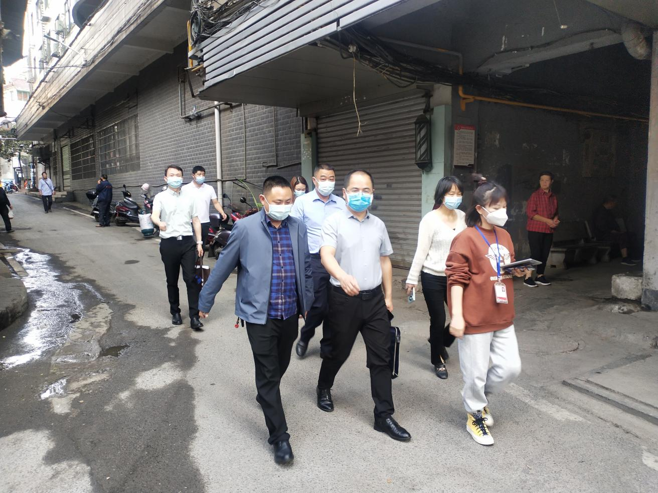 市统计局调研我区人口变动情况抽样调查入户登记工作