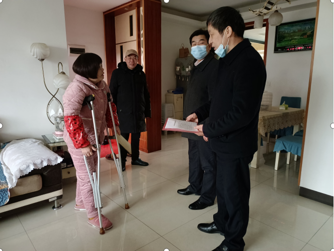 市机关事务管理局走访慰问五一街道草桥社区困难党员群众