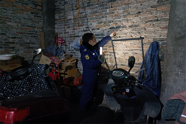 石鼓区消防救援大队联合多部门开展电动车违规停放和充电集中整治行动