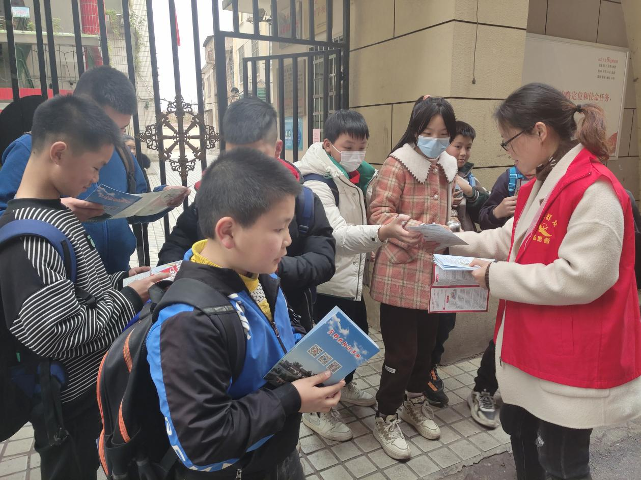 五一街道：杨家坪社区开展反电信网络诈骗宣传进校园活动