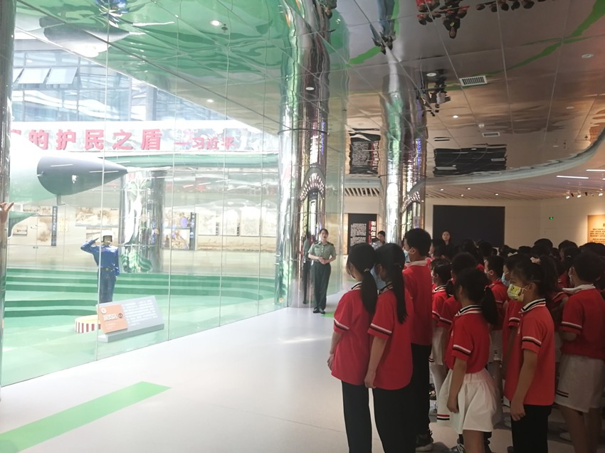 党建引领  激发爱国热情——石鼓区国动办组织学生参观市防空防灾科普教育馆