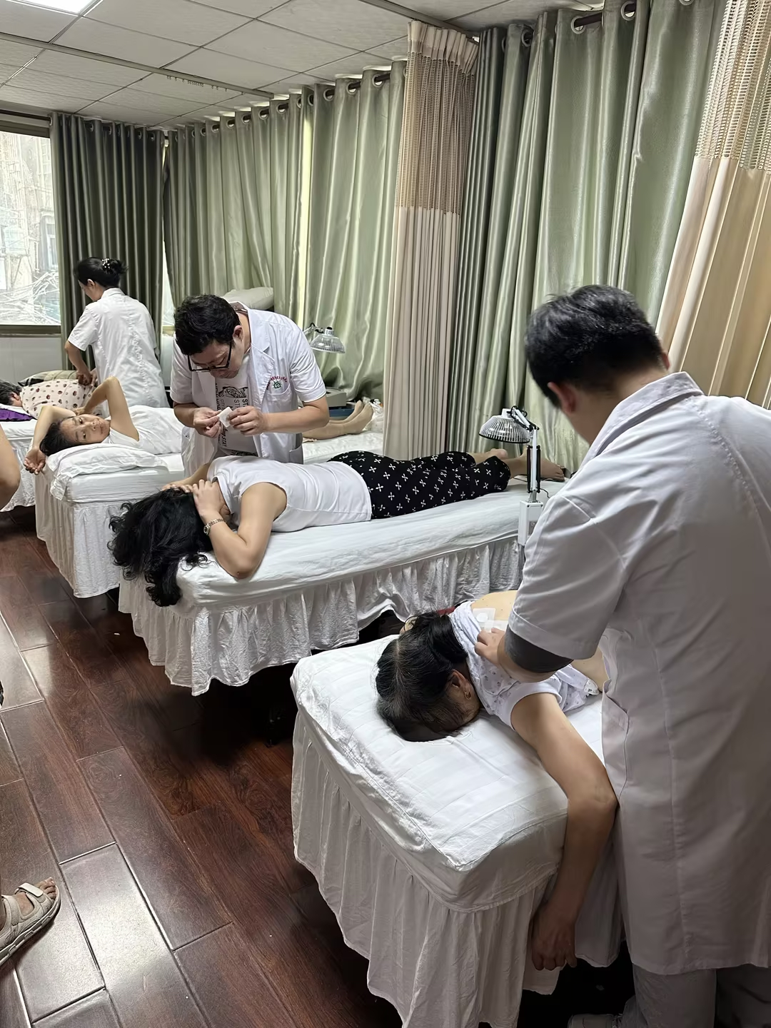 三伏养生受青睐——石鼓医院新一轮“三伏贴”火热开贴了