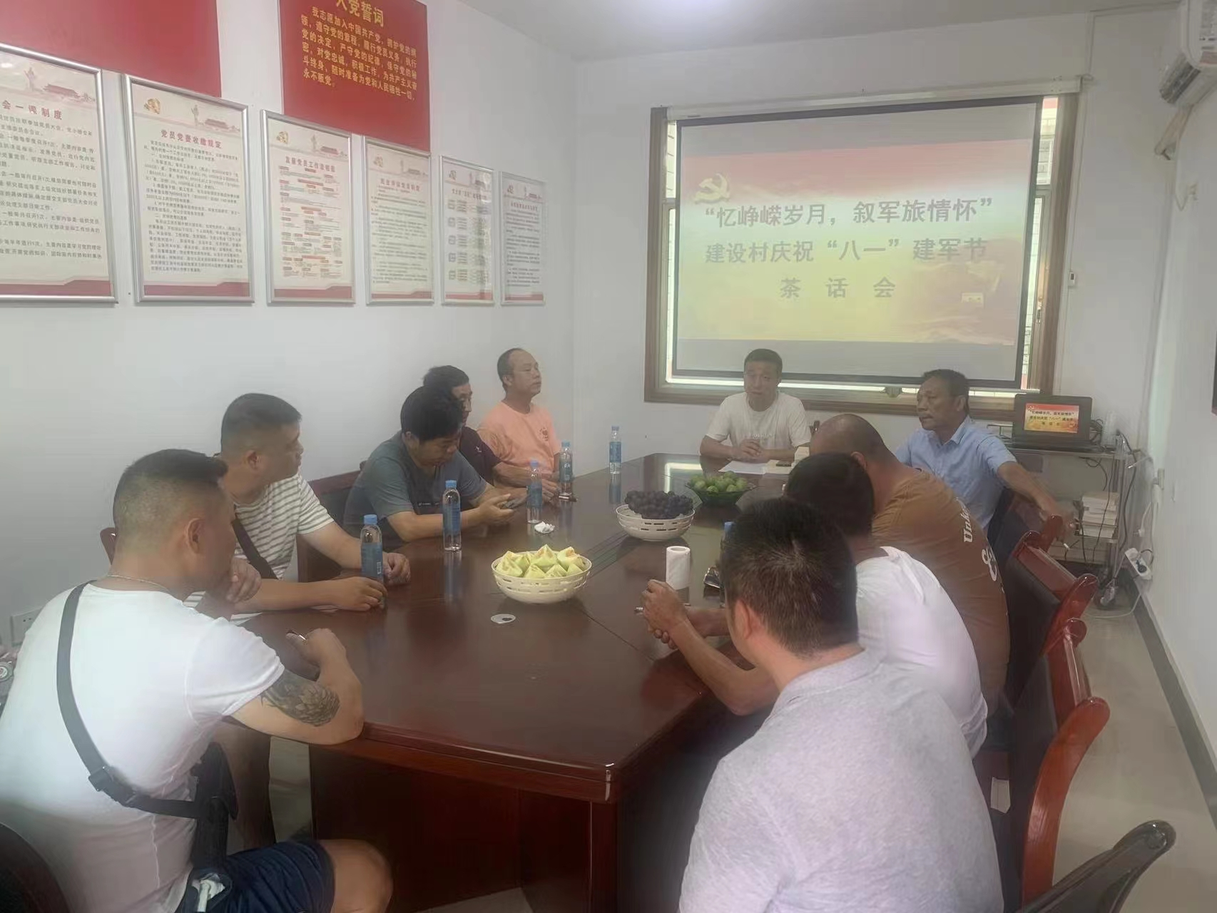 五一街道建设村举办庆“八一”建军节茶话会