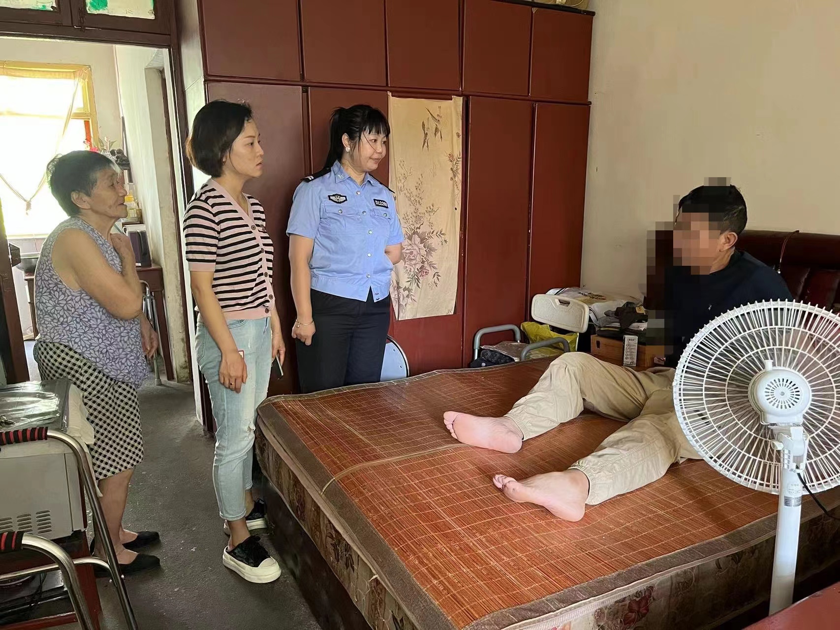 五一街道建设新村社区开展关爱走访活动，助力社戒社康人员回归社会
