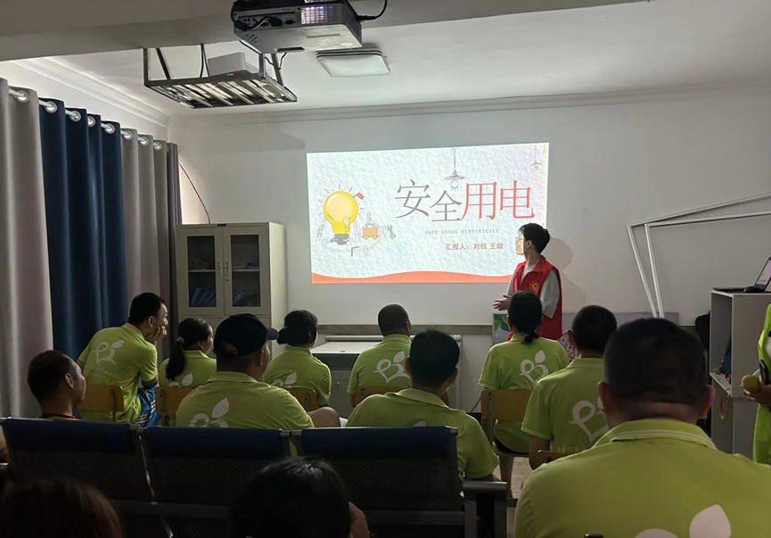 五一街道大学生志愿者给辖区残障人士带来一堂生动的安全教育课