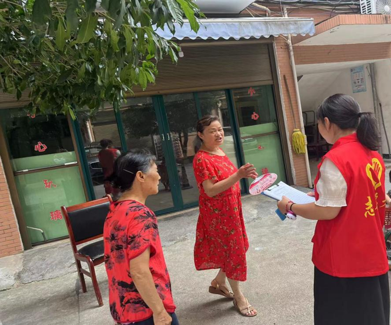 五一街道畔湖路社区开展防范“小火亡人”消防安全宣传活动